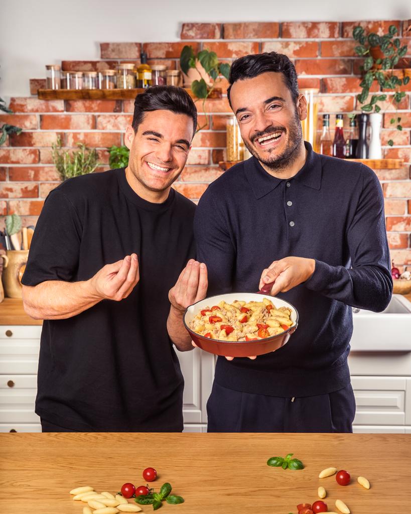 Let’s start the Show: musterhaus küchen gewinnt Giovanni und Stefano Zarrella als Kooperationspartner